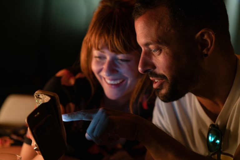 Aplicații pentru vizionarea de filme și seriale online pe telefonul mobil.